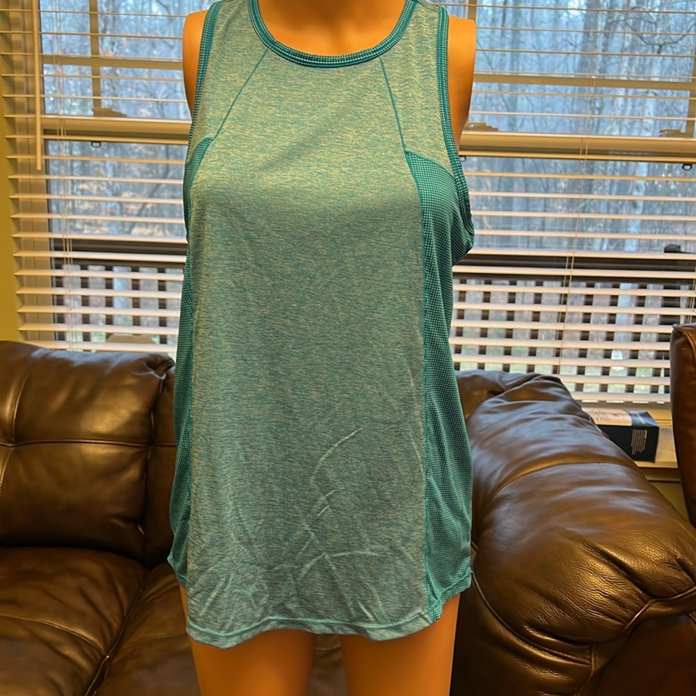 AVIA women’s performance tank top. Size 8-10.